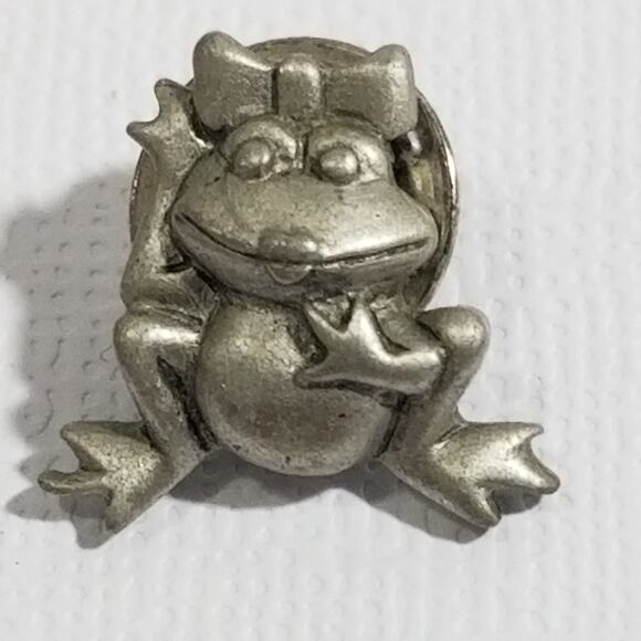JJ pewter frog pin 6/8" girl frog pin - Picture 2 of 10